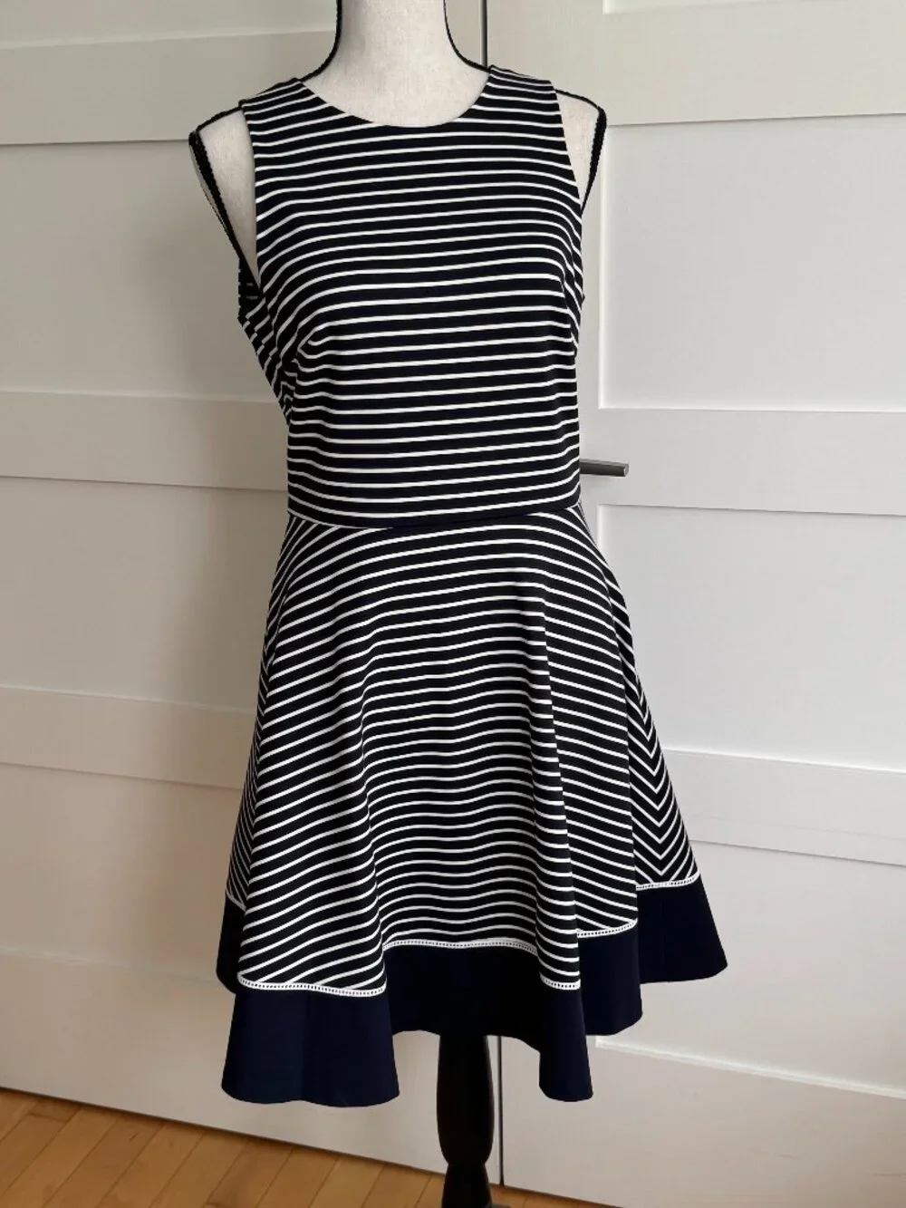Kate Spade - striped ponte fit & flare dress - size 4 - Picture 3 of 7